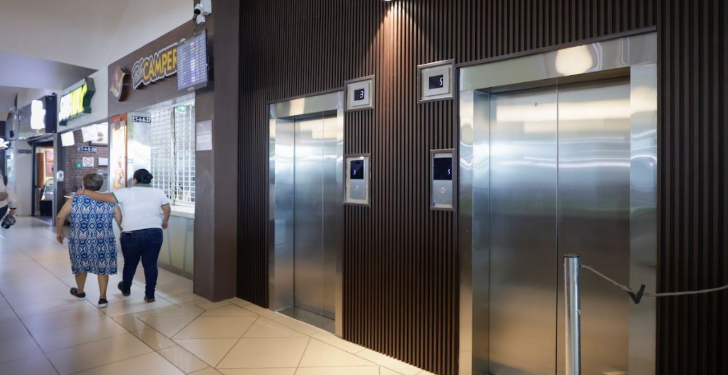 La DGAC informó sobre un incidente en uno de los elevadores del AILA. (Foto: DGAC)