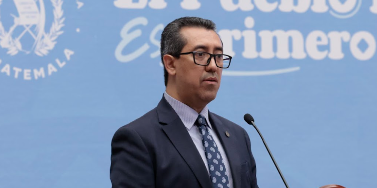 El ministro de Finanzas, Jonathan Menkos, compartió los balances de la ejecución presupuestaria 2025. (Foto: Alex Jacinto)