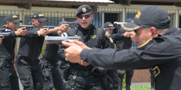 Más del 80 % del armamento de la PNC es de la misma marca: Beretta, calibre 9 mm. / Foto: Archivo Mingob.