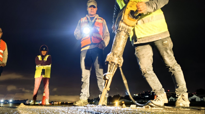 Abren segunda calicata en pista de aterrizaje del AILA./Foto: CIV.