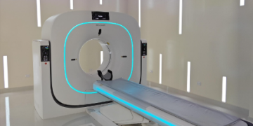 Hospital General San Juan de Dios inicio con la atención de pacientes con el nuevo tomógrafo. (Foto: HOSPINGEN)