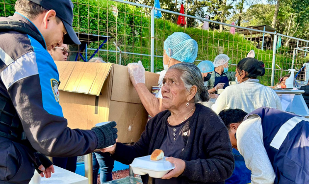 Mides facilita alimentación en momentos de crisis con comedores sociales fijos y móviles./Foto: Mides.