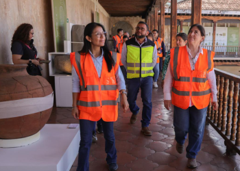 Ministra de Cultura evaluó los daños en el patrimonio cultural en Antigua Guatemala./Foto: MCD.