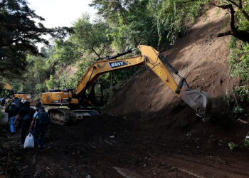 Presidente Arévalo agradece respuesta de instituciones a las emergencias por los sismos. / Foto: Noé Pérez.