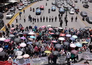 Durante la mañana de este jueves, 30 puntos en el territorio nacional fueron bloqueados por integrantes del STEG. / Foto: Alex Jacinto