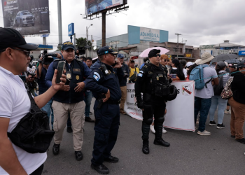 PNC prioriza el diálogo para liberar bloqueos. / Foto: Alex Jacinto