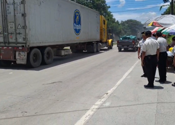 PNC prioriza el diálogo para liberar bloqueos. / Foto: PNC