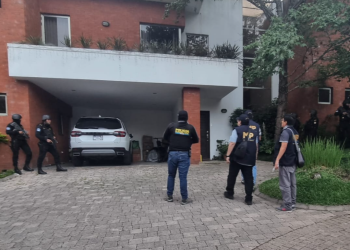 PNC lleva a cabo allanamientos en Petén, Retalhuleu y Guatemala./Foto: PNC.