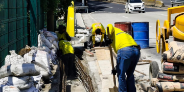 Covial trabaja en el sistema de drenaje del nuevo puente en Villa Nueva. / Foto: CIV.