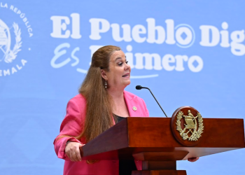 Ministra de Educación rechaza acciones del STEG. (Foto: Álvaro Interiano)