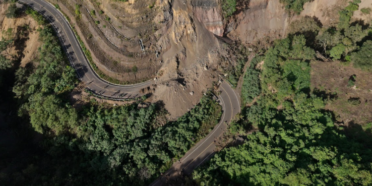 Ruta de acceso a Santa María de Jesús desde Palín continúa restringida./Foto CIV.
