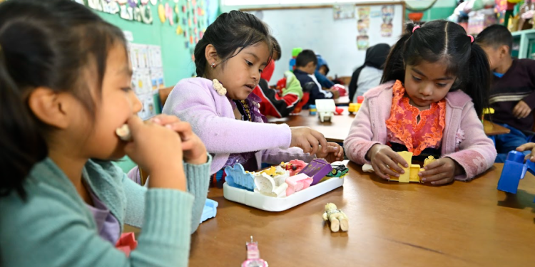 Educación informó que el lunes se reanudan las clases en Santa María de Jesús. (Foto: archivo)