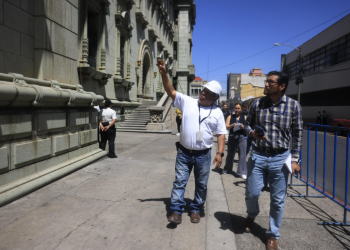 Equipo de Decorbic analiza daños en el Palacio Nacional./Foto: Danilo Ramírez.