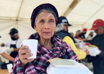 Mides brinda alimentación caliente a afectados por sismos. / Foto: Mides.