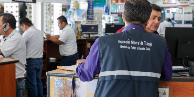 Mintrab insta a denunciar si no se recibe bono 14./Foto: Mintrab.