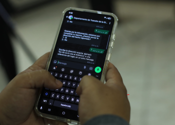 "Pa le Centro rech Monitoreo rech ri DT-PNC chi la’ k’ut kak’ul apan pa awalik ri b’iw ub’ixik, we jeri’ kakaj ri winaqil". / En el Centro de Monitoreo del DT-PNC serán recibidas las denuncias de manera confidencial, si así lo prefiere el usuario. / Foto: PNC.