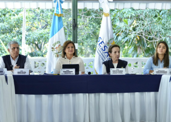 Durante su visita, conoció de primera mano los esfuerzos que se desarrollan en el territorio para luchar contra la desnutrición infantil. / Foto: Vicepresidencia
