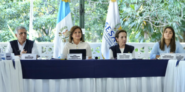 Durante su visita, conoció de primera mano los esfuerzos que se desarrollan en el territorio para luchar contra la desnutrición infantil. / Foto: Vicepresidencia