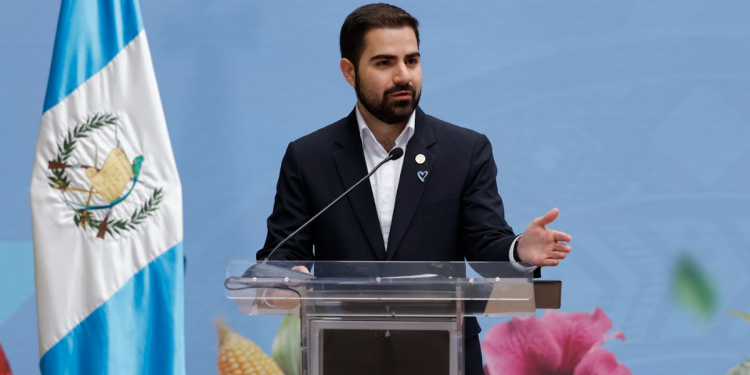 Secretario de Comunicación, Santiago Palomo en la ronda. / Foto: Alex Jacinto