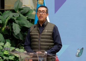 El ministro de Finanzas Públicas, Jonathan Menkos