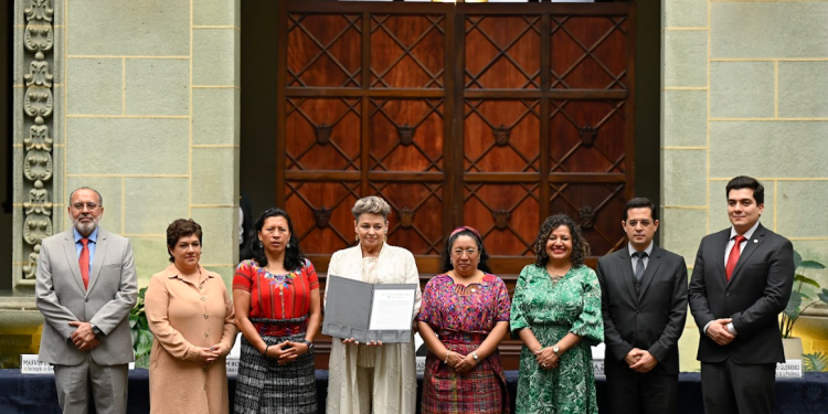 El convenio representa un paso fundamental para transformar la dinámica de cuidados./Foto: Álvaro Interiano.