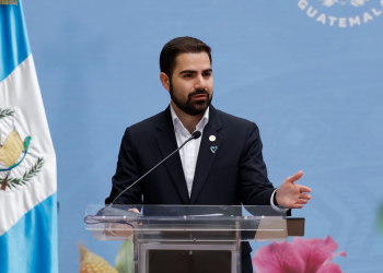 El secretario de Comunicación Social de la Presidencia, Santiago Palomo, informa sobre criminalización contra Carlos Mendoza.
