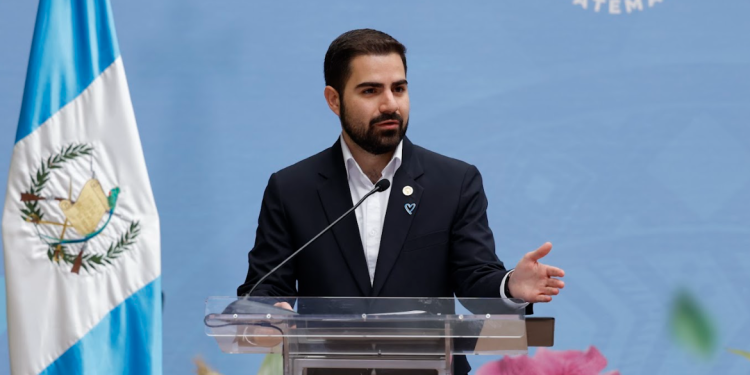 El secretario de Comunicación Social de la Presidencia, Santiago Palomo, informa sobre criminalización contra Carlos Mendoza.