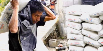 Mides continúa cementando pisos de tierra./Foto: Mides.