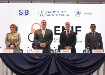 El presidente Bernardo Arévalo, durante la presentación del informe sobre inclusión financiera en el país.