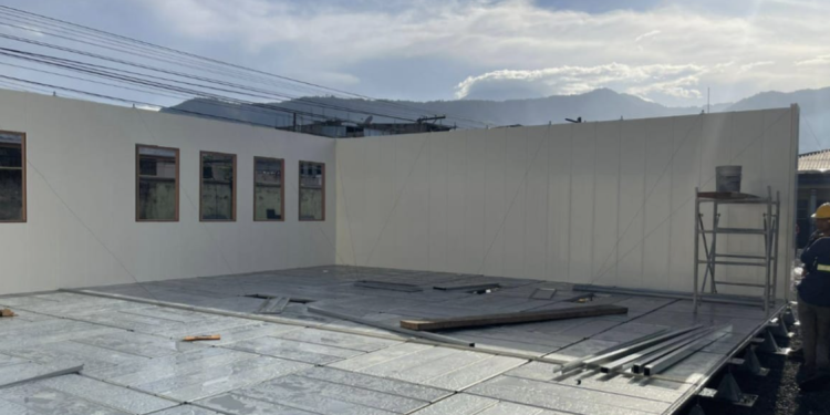 Instalan módulos temporales en el Hospital de Amatitlán./Foto: UCEE.