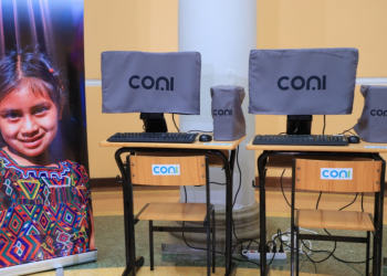 Ministerio de Educación entregará 400 equipos de cómputo a centros educativos de Alta Verapaz. (Foto: Mineduc)