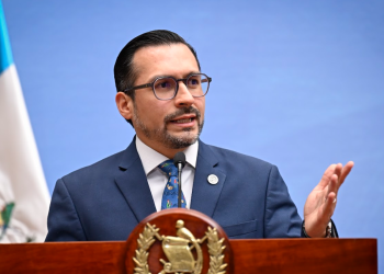 El superintendente de la SAT , Werner Ovalle