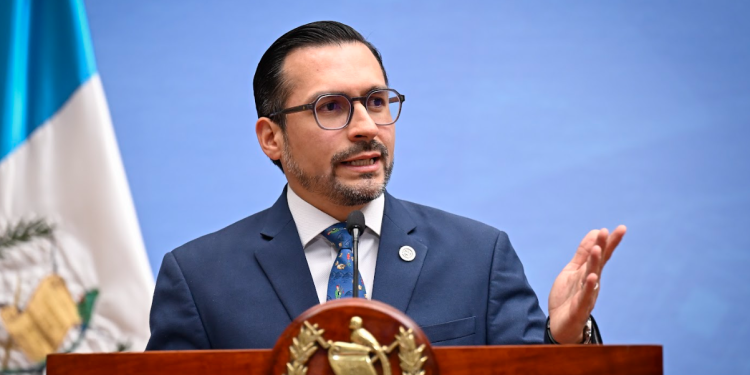 El superintendente de la SAT , Werner Ovalle