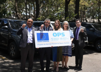 Salud recibe vehículos para ampliar el acceso a servicios a comunidades alejadas. (Foto: MSPAS)