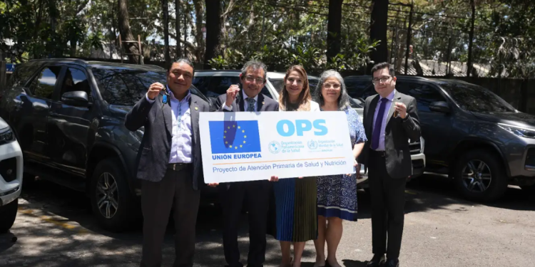 Salud recibe vehículos para ampliar el acceso a servicios a comunidades alejadas. (Foto: MSPAS)