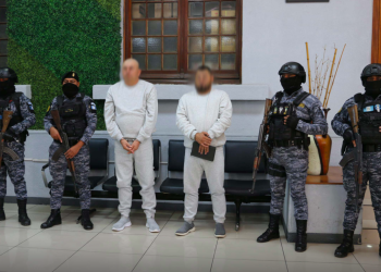 Una vez cumplidos todos los procedimientos legales correspondientes, ambos reclusos fueron trasladados desde el centro carcelario hasta EE.UU. / Foto: Mingob