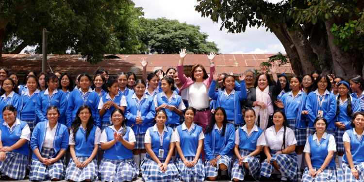 Vicepresidenta y Senacyt inauguran clubes de ciencias en el Instituto Belén. (Foto: Alex Jacinto)