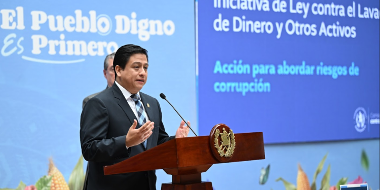 Comisionado Nacional Contra la Corrupción, Julio Flores.