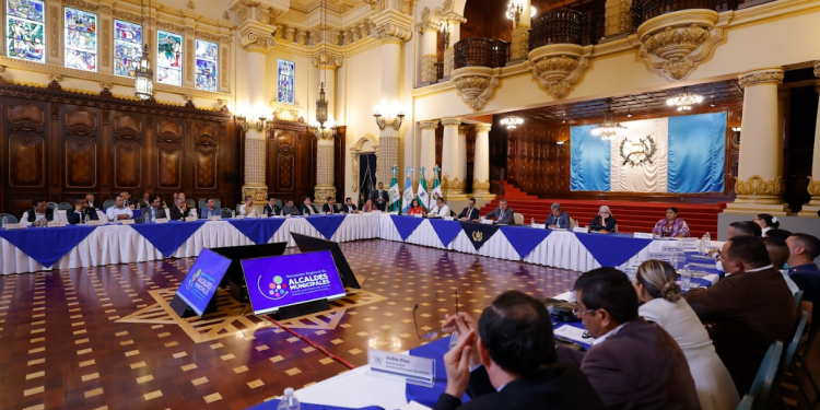 Presidente Arévalo se reunió con alcaldes de Escuintla, Chimaltenango y Sacatepéquez