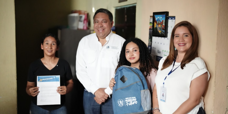 Segeplan inicia entrega de Becas por Nuestro Futuro. / Foto: Segeplan.