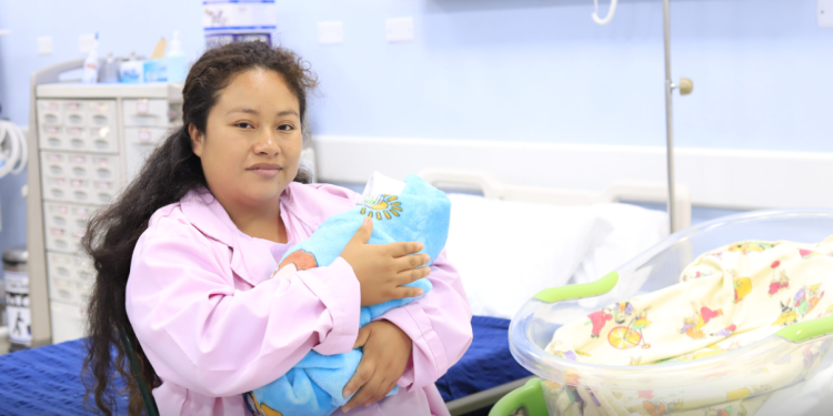 IGSS de Antigua Guatemala realiza la primera cesárea. (Foto: IGSS)