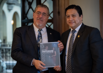 Entregan segundo informe trimestral de la Comisión Nacional contra la Corrupción. / Foto: Álvaro Interiano.