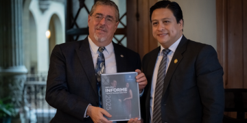 Entregan segundo informe trimestral de la Comisión Nacional contra la Corrupción. / Foto: Álvaro Interiano.