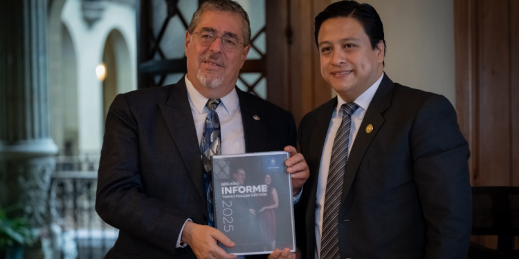 Entregan segundo informe trimestral de la Comisión Nacional contra la Corrupción. / Foto: Álvaro Interiano.