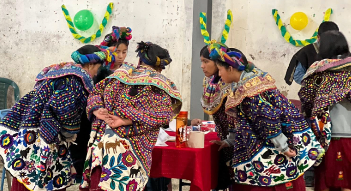 La Dirección General de Desarrollo Cultural llevó a cabo taller para la preservación de las tradiciones del pueblo chuj. (Foto: ALMG)