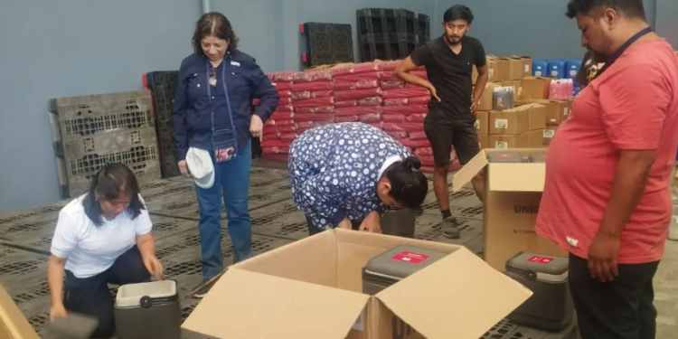 Ministerio de Salud entregó 148 nuevos termos para fortalecer la cadena de frío para vacunas. (Foto: MSPAS)
