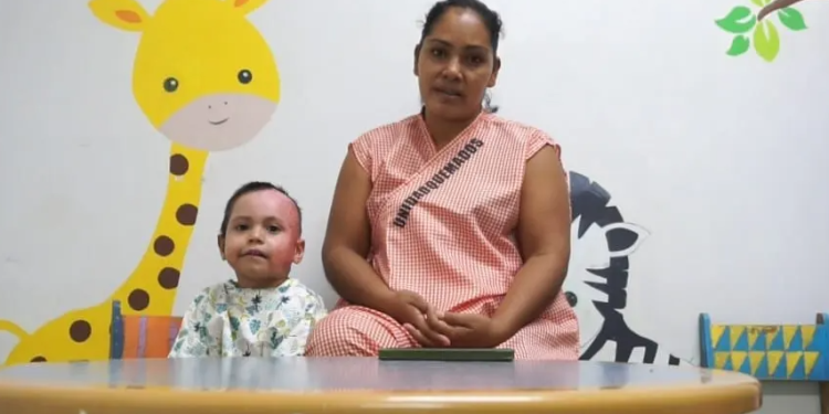 Hospital de Escuintla atendió de manera inmediata a niño de tres años que sufrió quemaduras. (Foto: MSPAS)