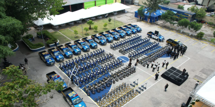 Estas unidades permitirán mejorar las labores de patrullaje, prevención y respuesta ante emergencias en todo el país. / Foto: PNC