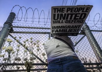 Los estadonidenses creen que el gobierno de Trump no prioriza la deportación de criminales peligrosos.