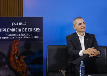 Presidente afirma que la democracia continúa bajo amenaza en Guatemala
